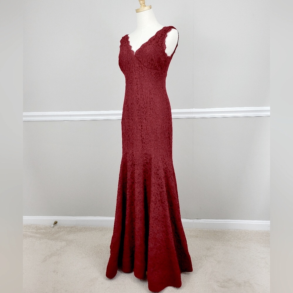 ADRIANNA PAPELL Elegant Burgandy Lace Evening Gown - Picture 2 of 7